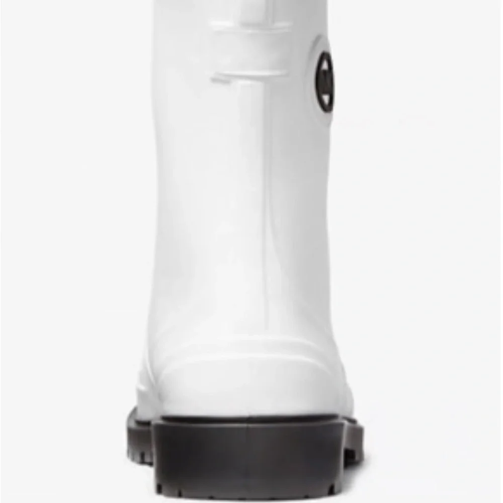 BRAND NEW! Still in Box!
Michael Kors PVC White/Black Rain boot w/lining! - Picture 2 of 9